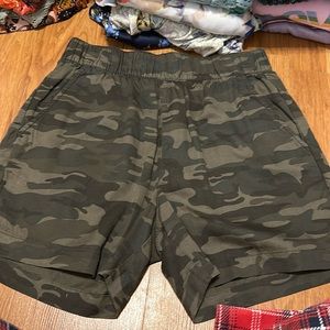 women’s camo shorts